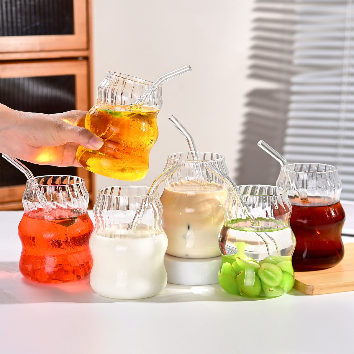 6er Set Glasbecher mit Strohhalm – Kaffee, Milch, Saft, Tee – Wolkenstreifen Design